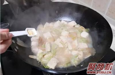 白菜海蛎子豆腐汤家常做法大全步骤图4