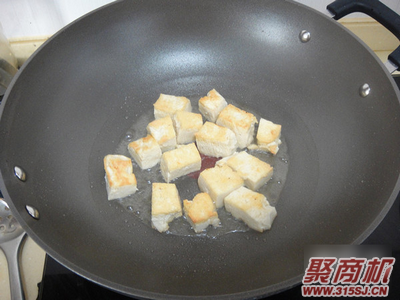青鱼炖冻豆腐家常做法大全步骤图3