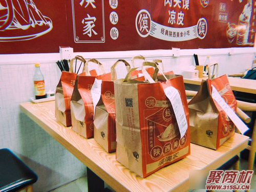 上海开小吃店成本要办哪些证件