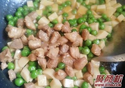 豌豆杏鮑菇炒肉丁家常做法大全步驟圖11