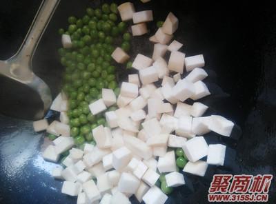 豌豆杏鮑菇炒肉丁家常做法大全步驟圖7