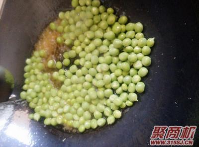 豌豆杏鮑菇炒肉丁家常做法大全步驟圖6