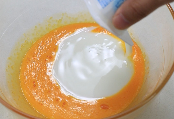 酸奶油斑斓芒果卷家常做法大全步骤图2