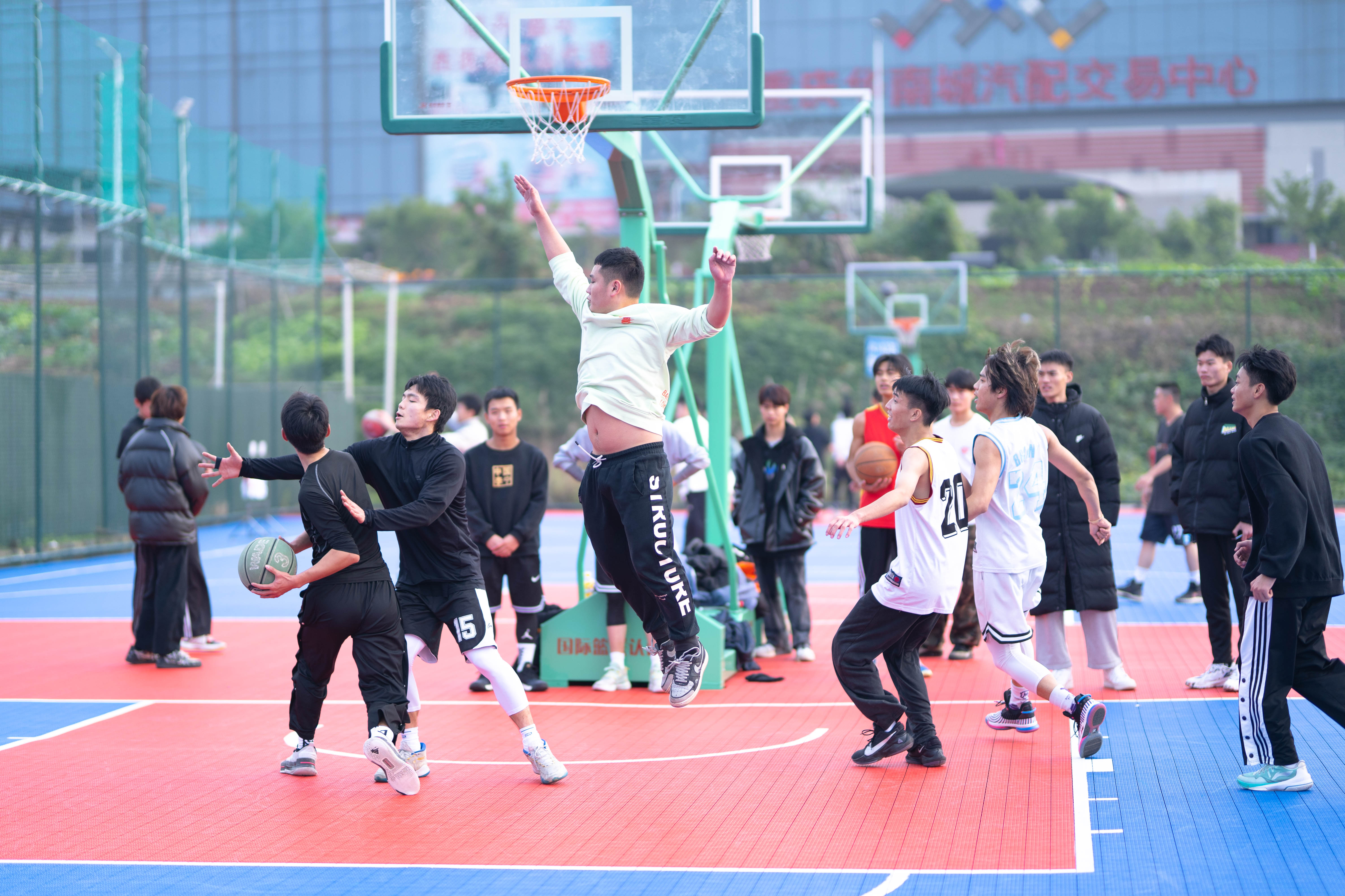 重庆理工职业学院篮球场