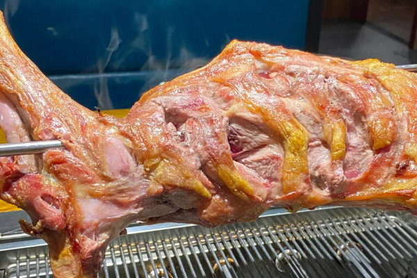 一只碳烤羊腿多少钱一斤/一只？