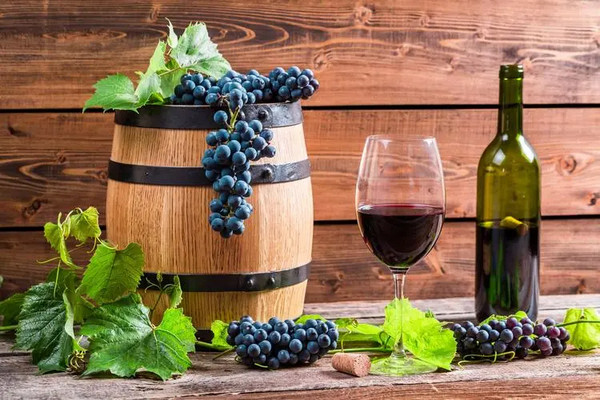 2024年还能做葡萄酒生意吗？暴跌95%，国产葡萄酒崩了_2